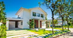 Casa com 2 garagens