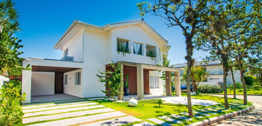 Casa com 2 garagens